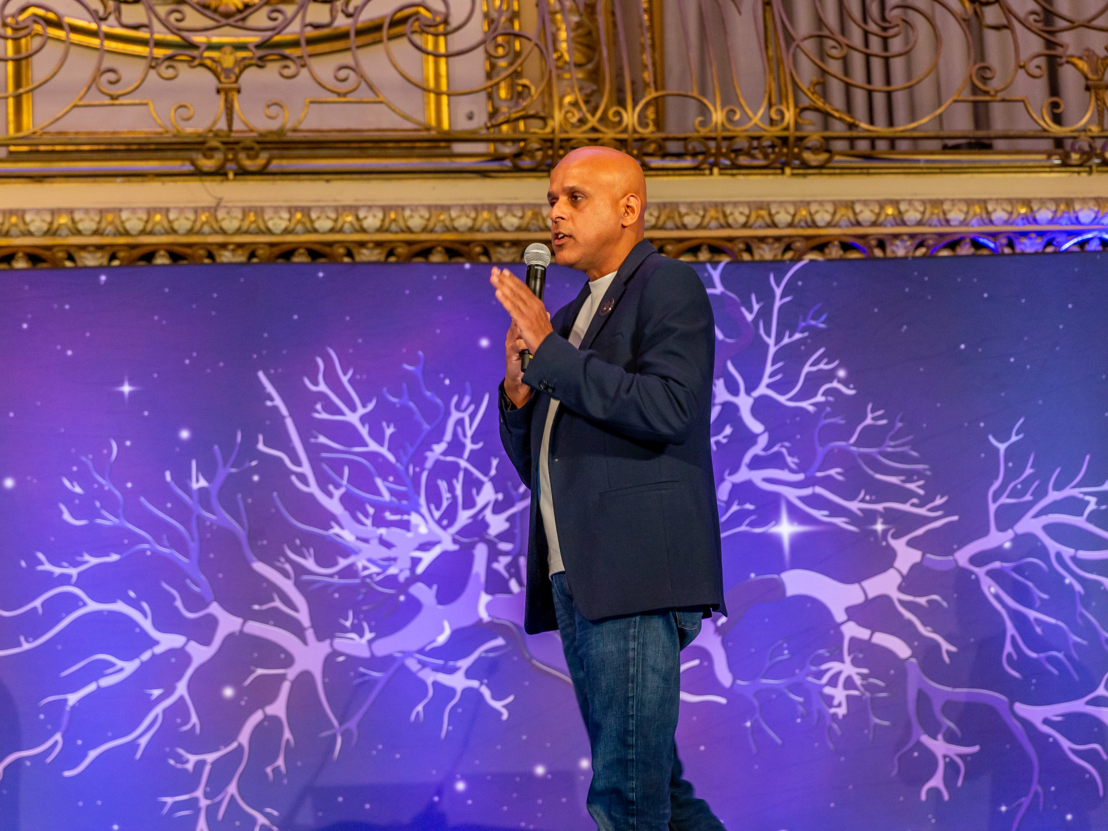 Manuj Aggarwal, founder of TetraNoodle, speaking on stage.